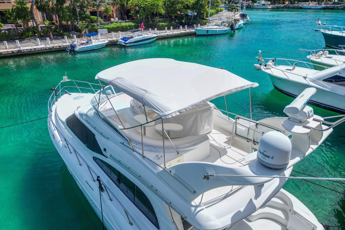 2001 Cruisers Yachts 50 