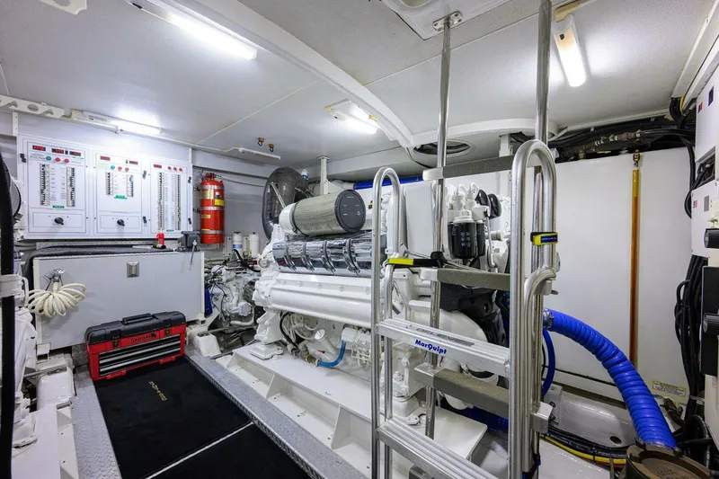 Vol Aboard Yacht Photos Pics 