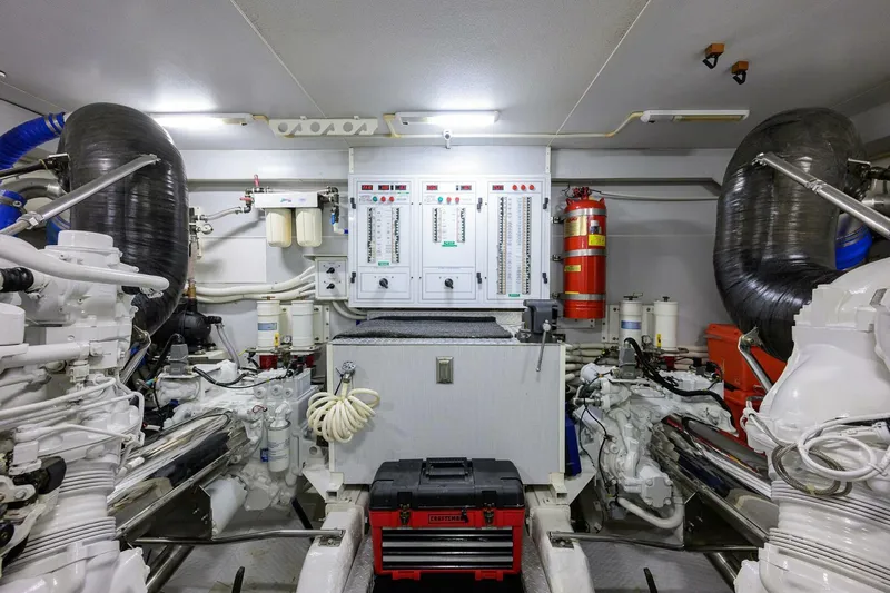 Vol Aboard Yacht Photos Pics 