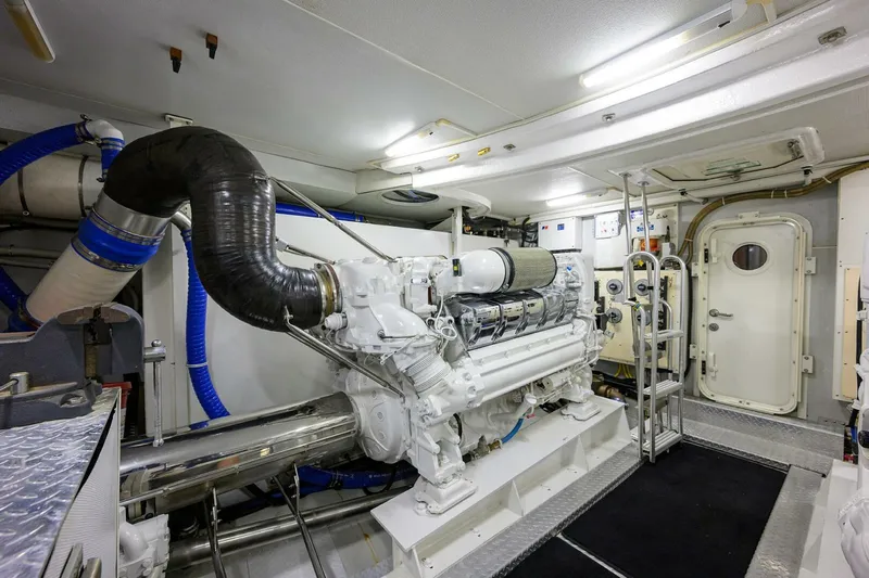 Vol Aboard Yacht Photos Pics 