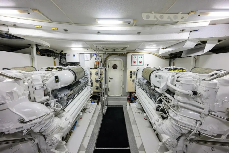 Vol Aboard Yacht Photos Pics 