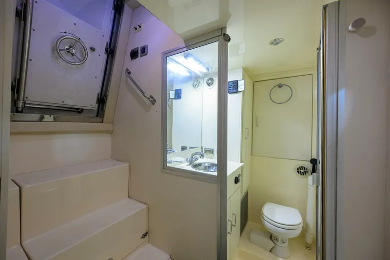 Vol Aboard Yacht Photos Pics 