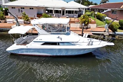 Sea Ray 350 Express Cruiser