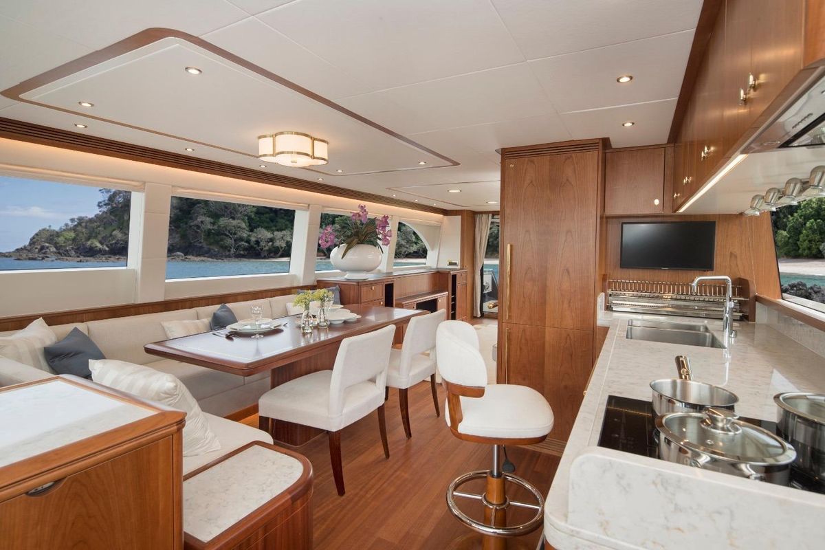 2017 Van der Valk 76 