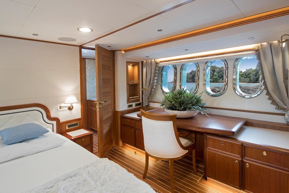 2017 Van der Valk 76 