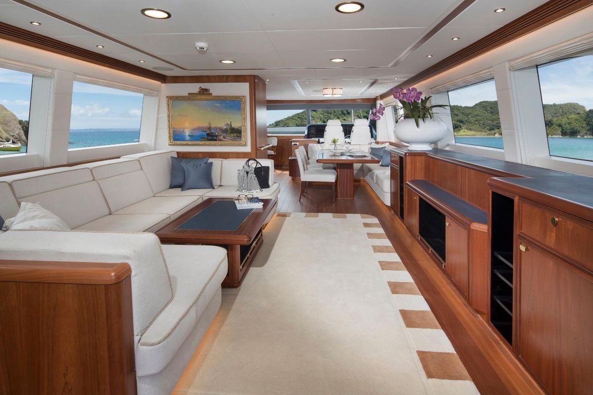 2017 Van der Valk 76 