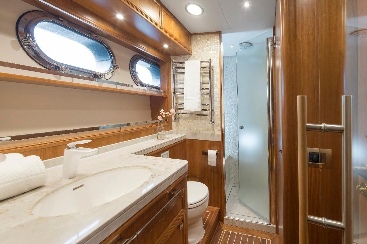 2017 Van der Valk 76 