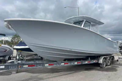 Sportsman Open 322 Center Console