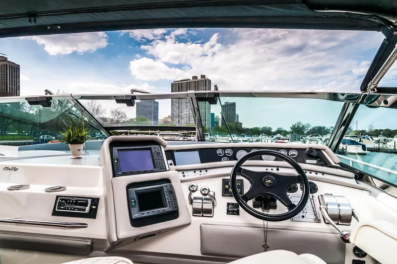  Yacht Photos Pics 1994 Sea Ray 500 Sundancer yacht helm with city skyline view