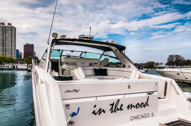  Yacht Photos Pics 1994 Sea Ray 500 Sundancer yacht docked in Chicago marina.