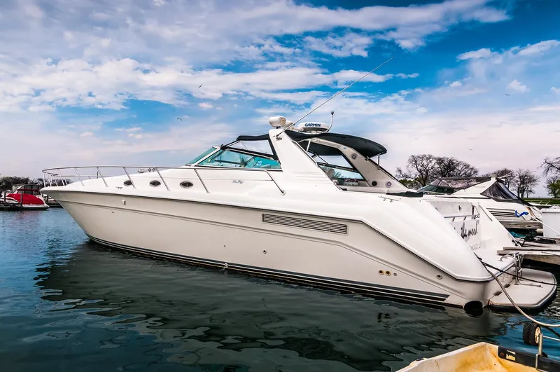  Yacht Photos Pics 1994 Sea Ray 500 Sundancer yacht docked in a marina under a blue sky.