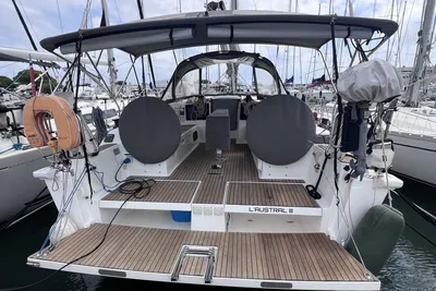 2018 Dufour 382