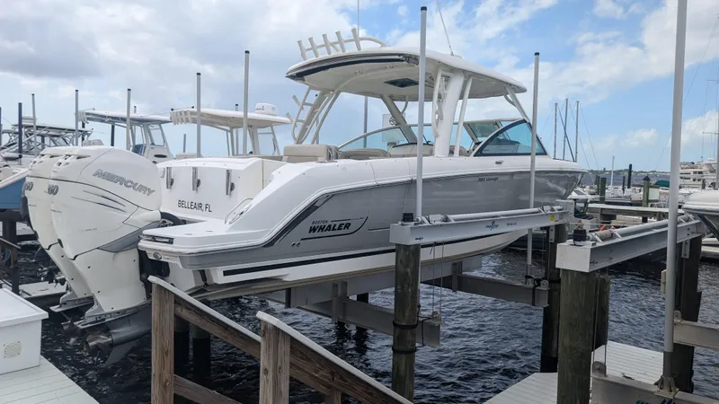 Boston Whaler 320 Vantage Twin 350 Merc Joystick Yacht Photos Pics 