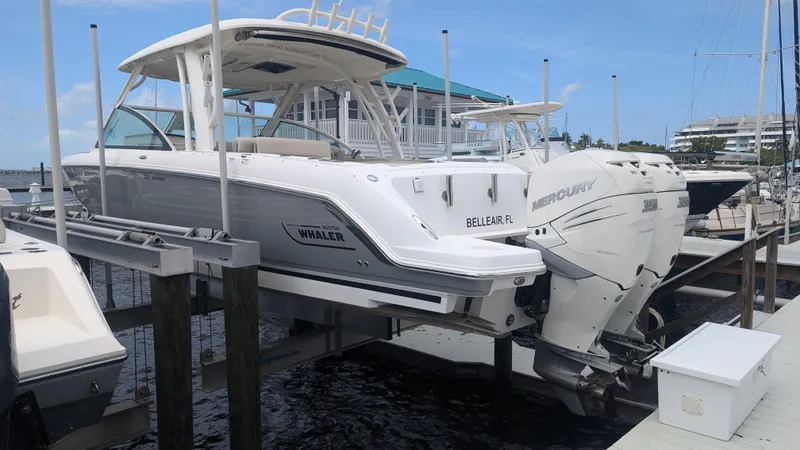 Boston Whaler 320 Vantage Twin 350 Merc Joystick Yacht Photos Pics 