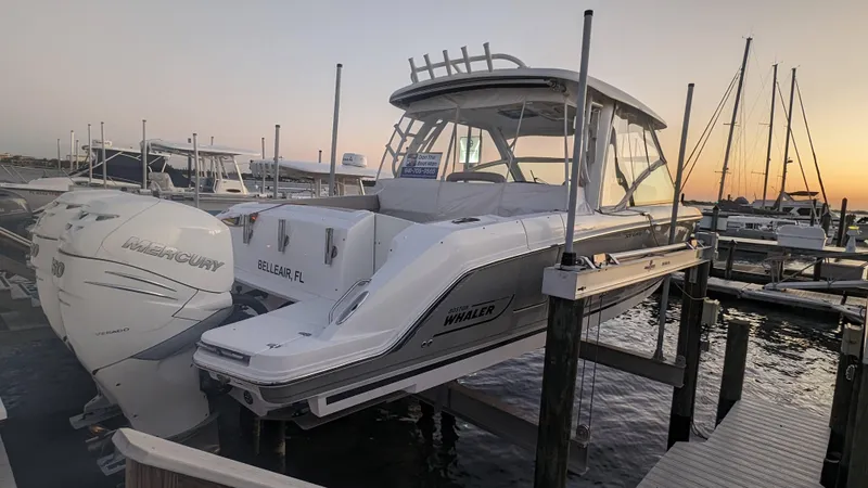 Boston Whaler 320 Vantage Twin 350 Merc Joystick Yacht Photos Pics 