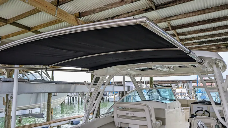 Boston Whaler 320 Vantage Twin 350 Merc Joystick Yacht Photos Pics 6 Cockpit (3).jpg