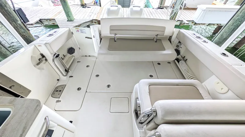 Boston Whaler 320 Vantage Twin 350 Merc Joystick Yacht Photos Pics 