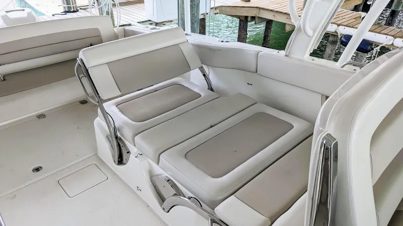 Boston Whaler 320 Vantage Twin 350 Merc Joystick Yacht Photos Pics 