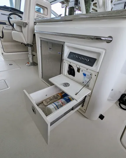 Boston Whaler 320 Vantage Twin 350 Merc Joystick Yacht Photos Pics 