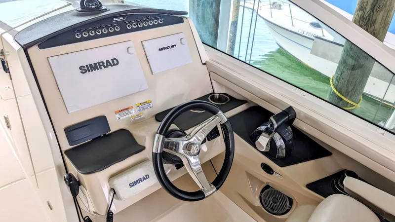 Boston Whaler 320 Vantage Twin 350 Merc Joystick Yacht Photos Pics 