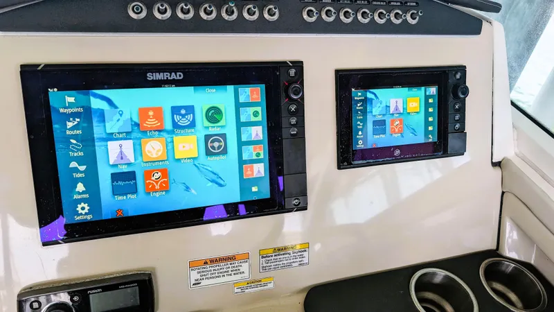 Boston Whaler 320 Vantage Twin 350 Merc Joystick Yacht Photos Pics 