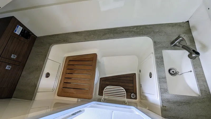 Boston Whaler 320 Vantage Twin 350 Merc Joystick Yacht Photos Pics 