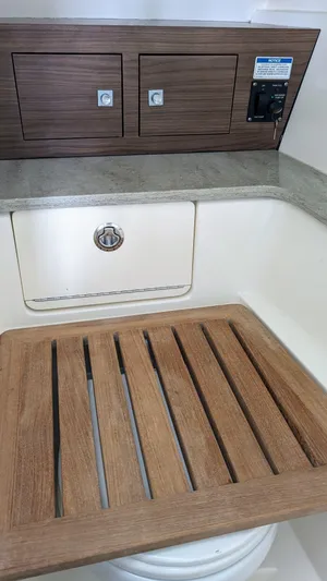 Boston Whaler 320 Vantage Twin 350 Merc Joystick Yacht Photos Pics 