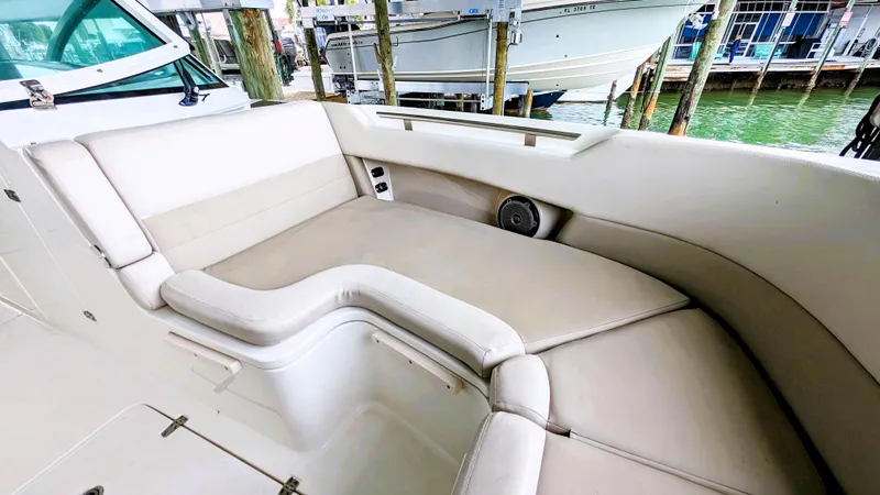 Boston Whaler 320 Vantage Twin 350 Merc Joystick Yacht Photos Pics 