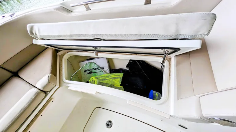 Boston Whaler 320 Vantage Twin 350 Merc Joystick Yacht Photos Pics 