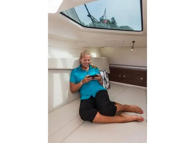 Boston Whaler 320 Vantage Twin 350 Merc Joystick Yacht Photos Pics Factory Photo 3