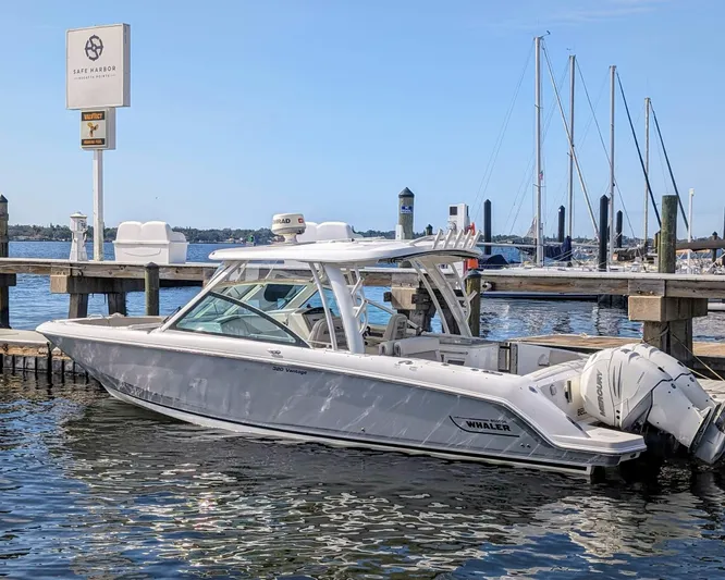 Boston Whaler 320 Vantage Twin 350 Merc Joystick Yacht Photos Pics 2017 Boston Whaler 320 Vantage Twin 350 Verado Joystick Control (2).jpg