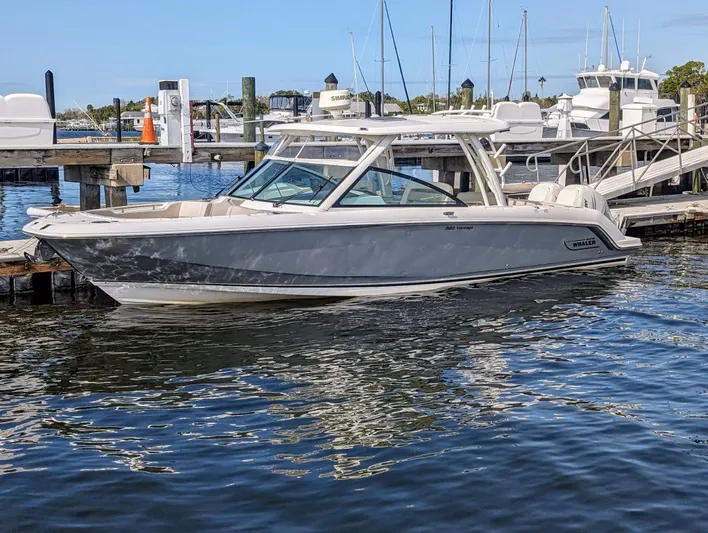 Boston Whaler 320 Vantage Twin 350 Merc Joystick Yacht Photos Pics 2017 Boston Whaler 320 Vantage Twin 350 Verado Joystick Control (3).jpg