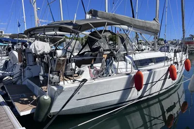 2018 Dufour 382