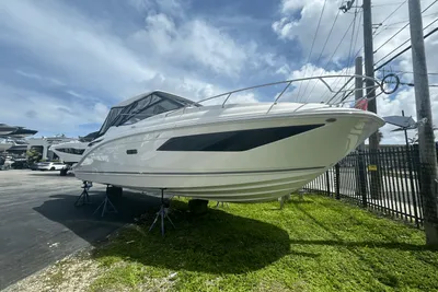 Sea Ray Sundancer 320 Outboard