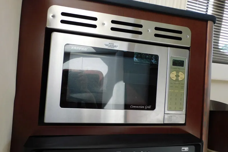 Full Deck Yacht Photos Pics Built-in Tappan convection grill microwave on 2008 Sea Ray 44 Sedan Bridge yacht.