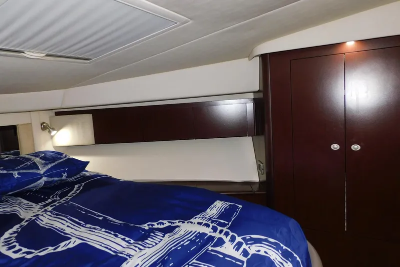 Full Deck Yacht Photos Pics Luxurious cabin interior of 2008 Sea Ray 44 Sedan Bridge yacht.