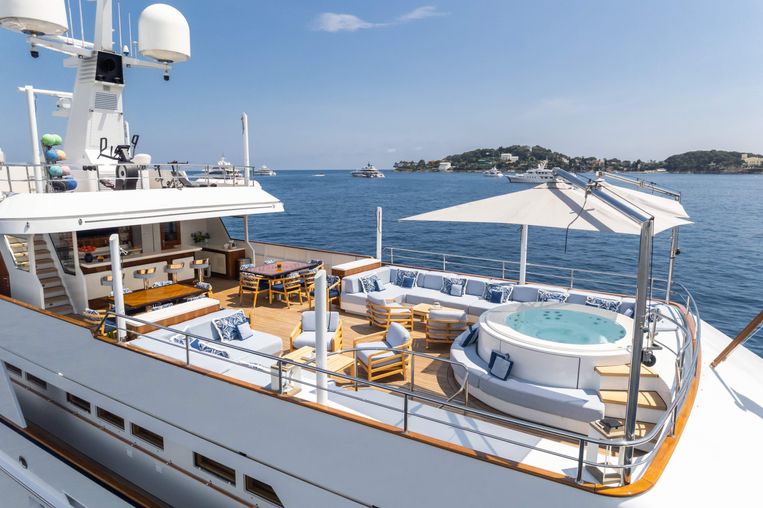 1982-137-2-feadship-42m