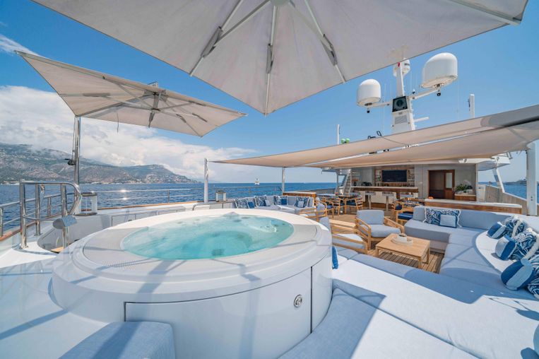1982-137-2-feadship-42m