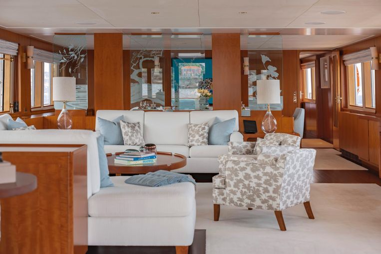 1982-137-2-feadship-42m