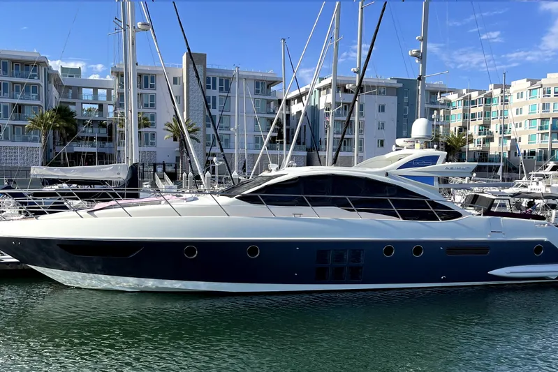 Slingshot Yacht Photos Pics 