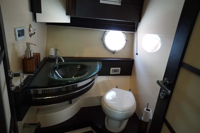 Slingshot Yacht Photos Pics 