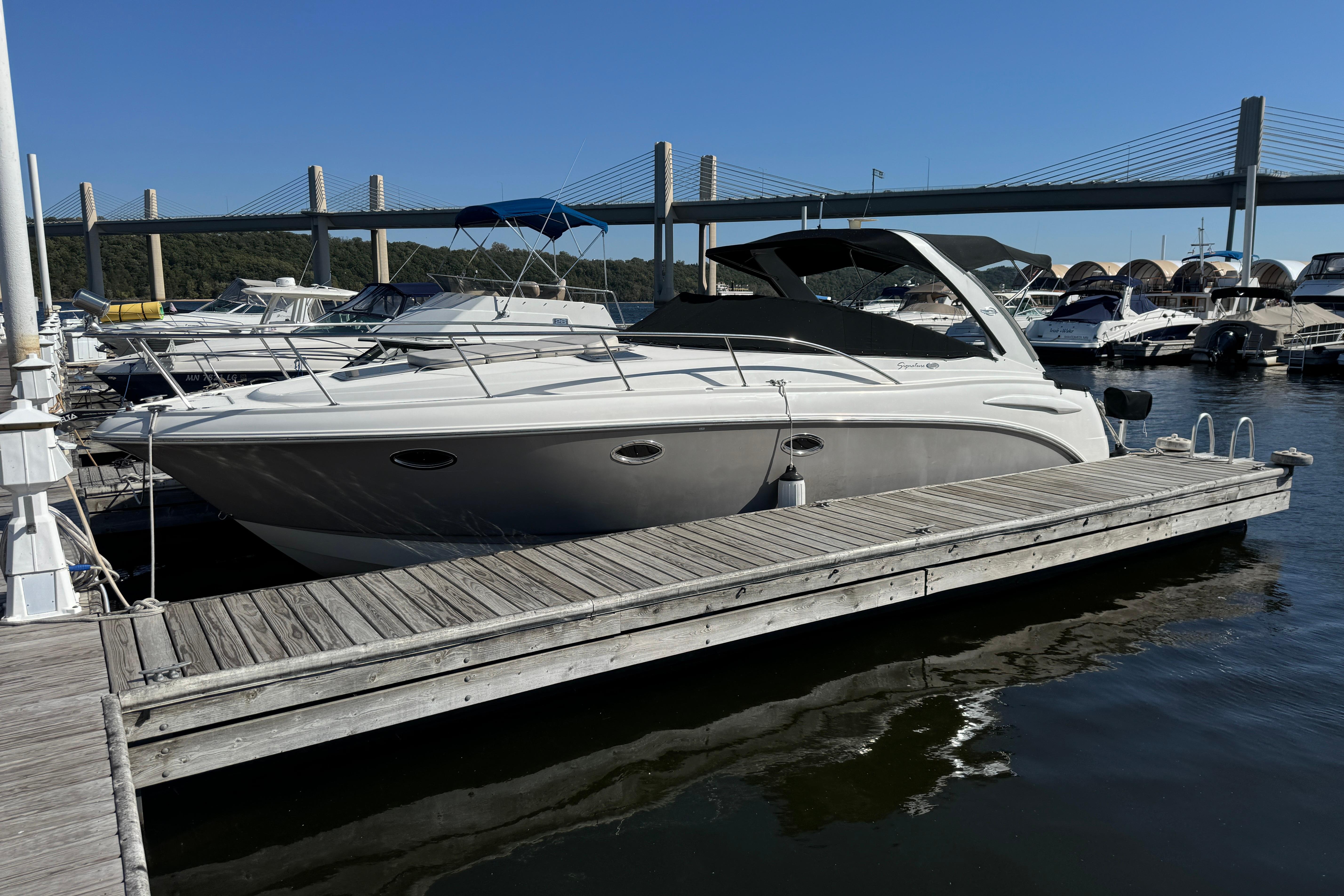 Chaparral Signature 330