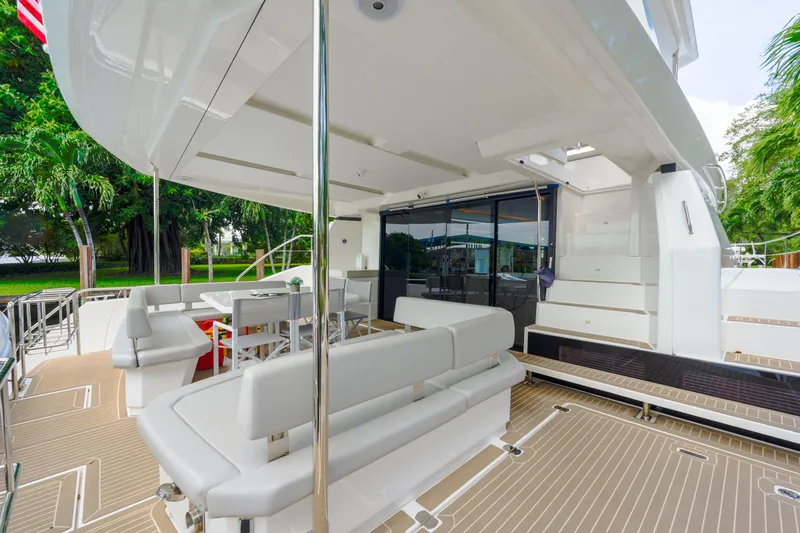 Freedom Yacht Photos Pics 2022 Leopard 53 Powercat yacht with spacious outdoor seating and modern design.