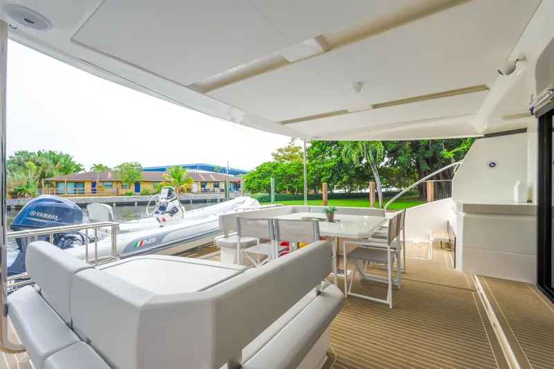 Freedom Yacht Photos Pics Leopard 53 Powercat 2022 yacht deck with seating, dining area, and Yamaha engine.