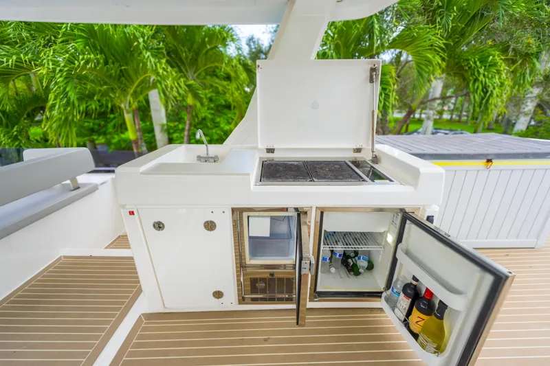 Freedom Yacht Photos Pics Outdoor kitchen on 2022 Leopard 53 Powercat with grill, sink, and open fridge.