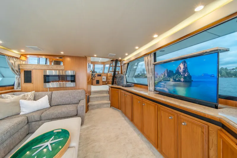 Odisea Yacht Photos Pics Luxurious interior of 1995 Tollycraft 57 Walk Around Pilothouse yacht with modern amenities.