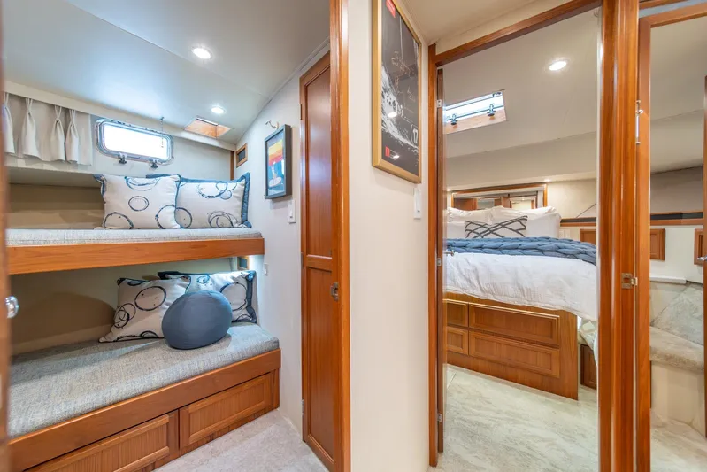 Odisea Yacht Photos Pics Interior of 1995 Tollycraft 57 Walk Around Pilothouse with cozy bunk beds and bedroom.