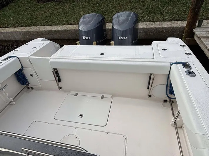  Yacht Photos Pics 2012 Edgewater 318CC boat with twin 300 horsepower engines, spacious deck layout.