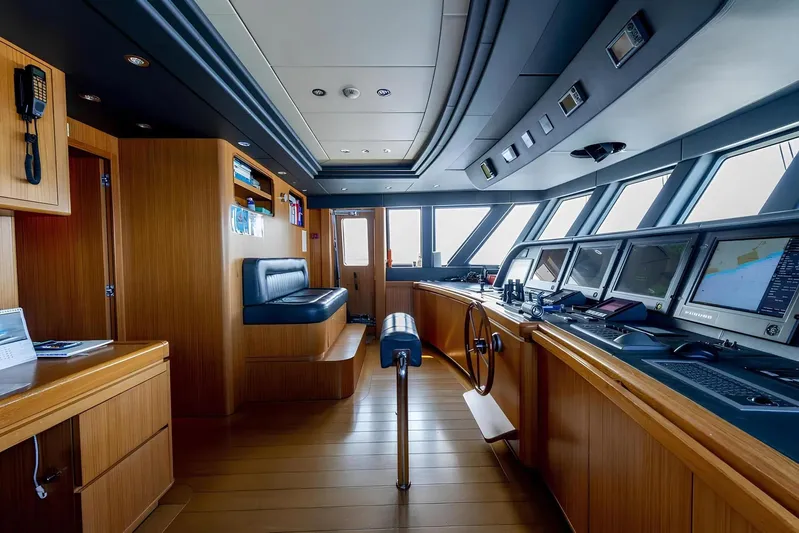 Baron Trenck Yacht Photos Pics Luxurious Eurocraft SUPERYACHT 43.5 bridge interior with navigation equipment, 2011 model.