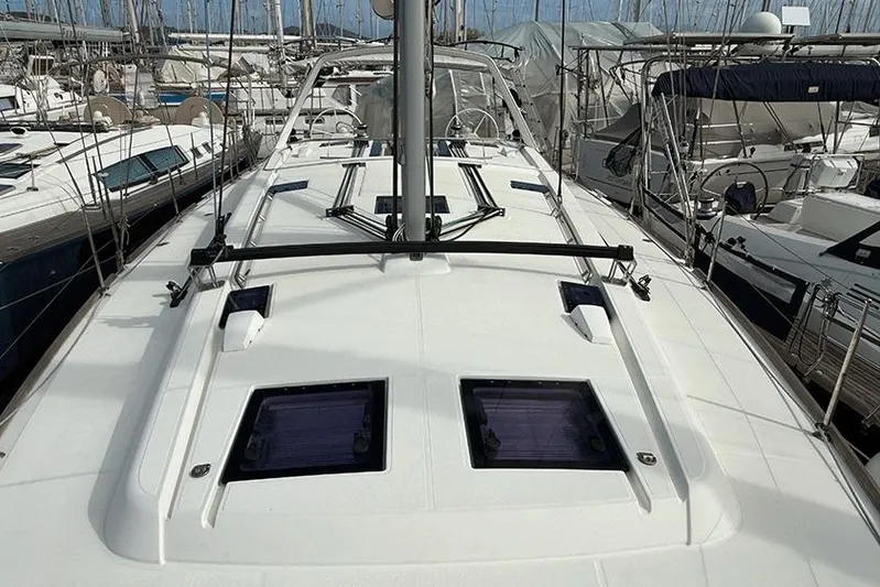  Yacht Photos Pics Beneteau Oceanis 48 2015